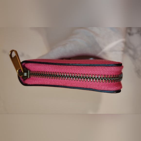 Gucci Pink Leather Zip-Around Wallet - Picture 5 of 13